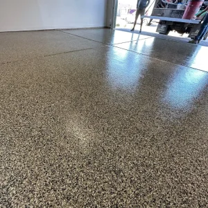 Close-up-of-Uranus-Garage-Floor